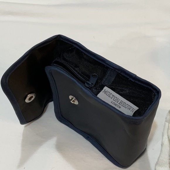 British Airways flight comfort bag with amenities - Picture 6 of 6